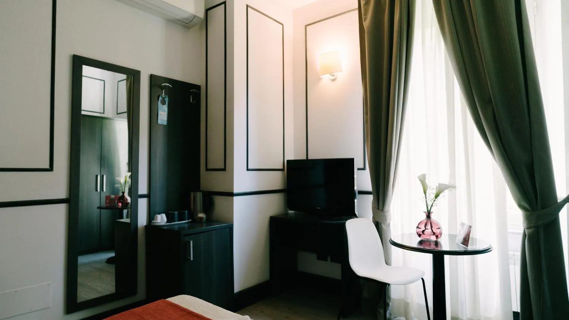 *** ゲストハウス Royal Suite Du Vatican ローマ イタリア